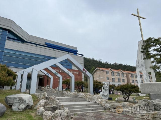 지난 22일 찾은 전남 신안군 증도면 문준경전도사순교기념관 전경.