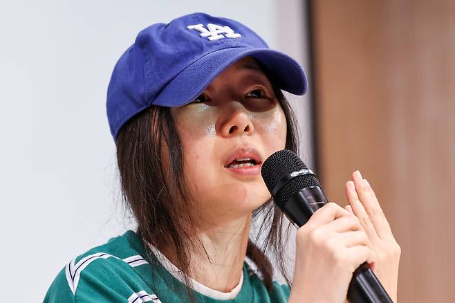 민희진 어도어 대표가 오늘(25일) 오후 서울 서초구 한국컨퍼런스센터에서 열린 입장 발표 기자회견에서 발언하고 있다 / 사진 = 연합뉴스