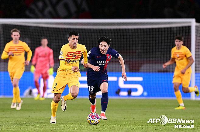 드리블을 시도하고 있는 이강인. 사진=AFPBBNews=News1