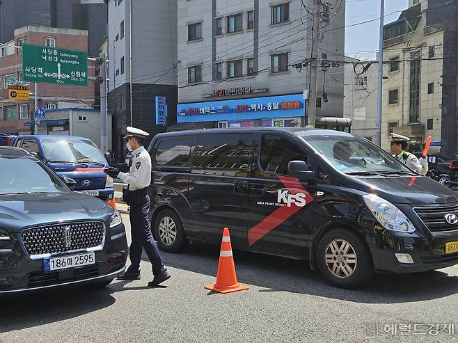 서울 관악경찰서는 25일 오후 1시부터 3시까지 어린이보호구역 음주운전 등 집중단속을 실시했다.[이용경 기자]