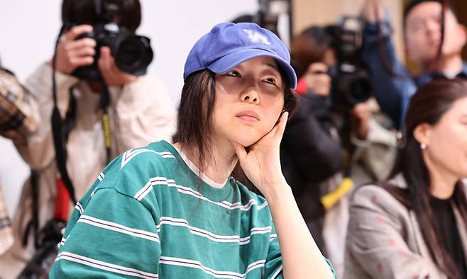 민희진 어도어 대표가 25일 서울 서초구 한국컨퍼런스센터 열린 입장 발표 기자회견에 참석하고 있다. 연합뉴스