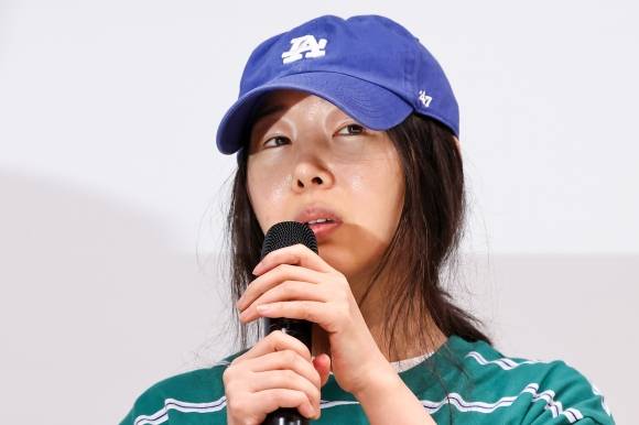 민희진 어도어 대표, 기자회견 - 민희진 어도어 대표가 25일 오후 서울 서초구 한국컨퍼런스센터에서 열린 입장 발표 기자회견에서 발언하고 있다. 2024.4.25  연합뉴스