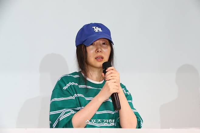 경영권 탈취 의혹을 받고 있는 하이브 산하 레이블 어도어의 민희진 대표가 25일 서울 강남 한국컨퍼런스센터에서 관련 사안에 대해 기자회견을 하고 있다. 2024.4.25 이준헌 기자