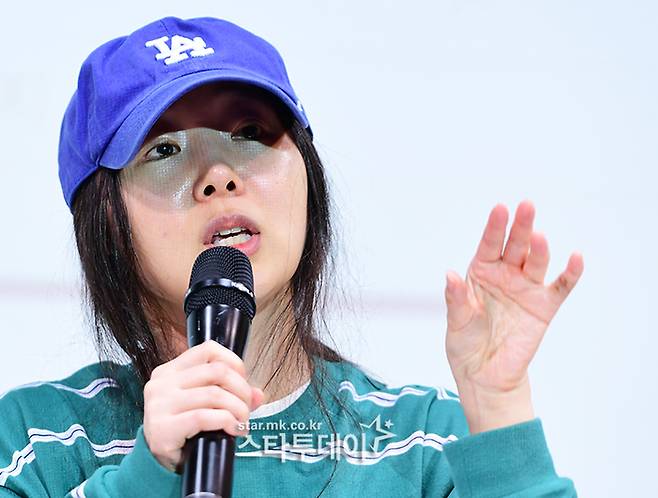 민희진 대표가 25일 기자회견에서 격앙된 목소리로 의혹에 반박했다. 강영국 기자