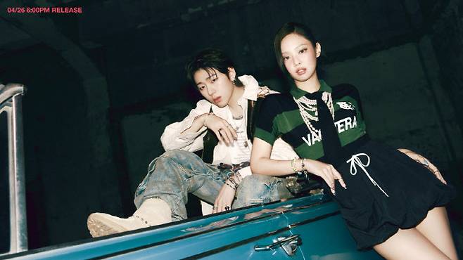 지코(왼쪽)와 제니(사진=KOZ엔터테인먼트)