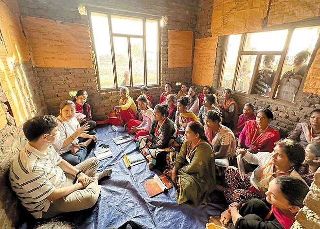 옥스팜코리아가 네팔 칸찬푸르 지역에서 진행한 여성그룹 역량강화 워크숍. /옥스팜코리아