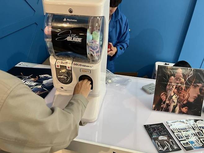 스텔라 블레이드 뽑기 머신