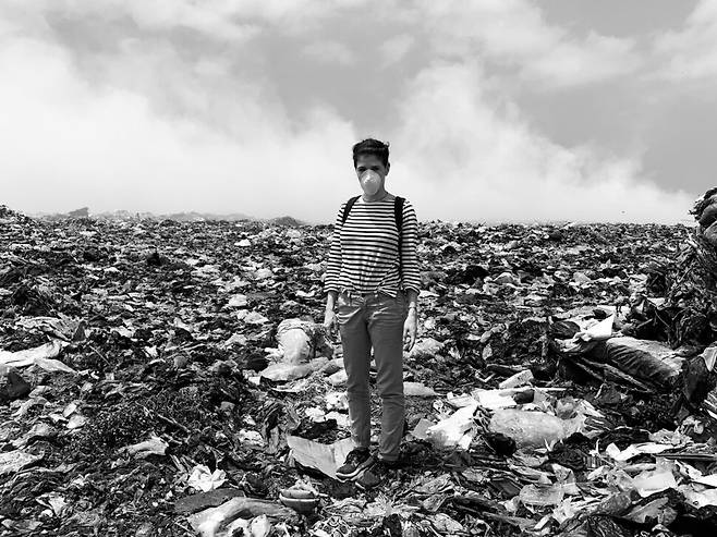 가나의 쓰레기 매립지에는 칸타만토 시장에서 매주 나오는 의류 쓰레기 77톤이 매립된다. 학고재 제공