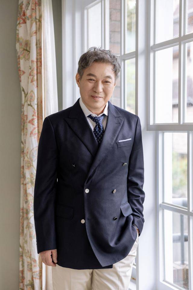 '눈물의 여왕'에서 홍 회장 역을 열연한 배우 김갑수는 "근엄하기만 해 캐릭터가 납작해지지 않도록 되도록 유머를 주며 연기했다"고 말했다. F&F엔터테인먼트 제공