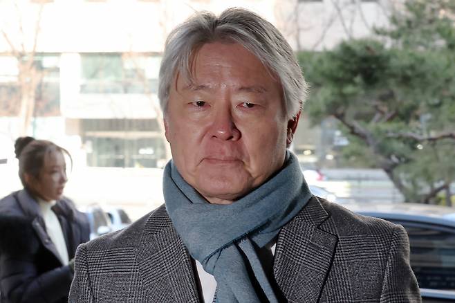 전공의 집단사직에 관여했다는 혐의를 받는 노환규 전 대한의사협회장이 지난달 9일 오전 서울 마포구 서울경찰청 광역수사단에 출석하고 있다. /사진= 뉴시스