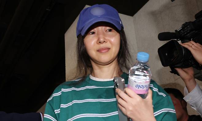 하이브로부터 어도어 경영권 찬탈 의혹을 받고 있는 민희진 어도어 대표가 25일 서울 서초구 한국컨퍼런스센터에서 기자회견을 열고 그간 거론된 의혹에 대해 입장을 밝히고 있다. 민 대표는&nbsp;“경영권 찬탈할 의도는 전혀 없었으며, 회사에 불만이 있는 사람들이 하는 흔한 이야기”리며&nbsp;“불합리한 점이 있어서 내부고발로 문제 제기했는데 그 답변이 감사였다”고 주장했다. 남정탁 기자
