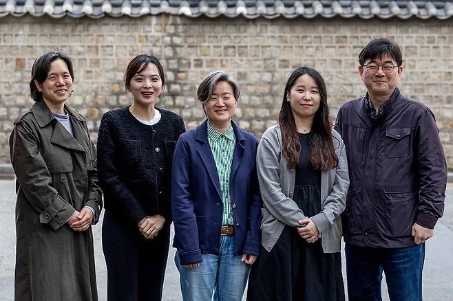 박영아(50)·김지림(35)·장서연(46)·조미연(35)·황필규(56) 변호사(왼쪽부터) .ⓒ시사IN 박미소