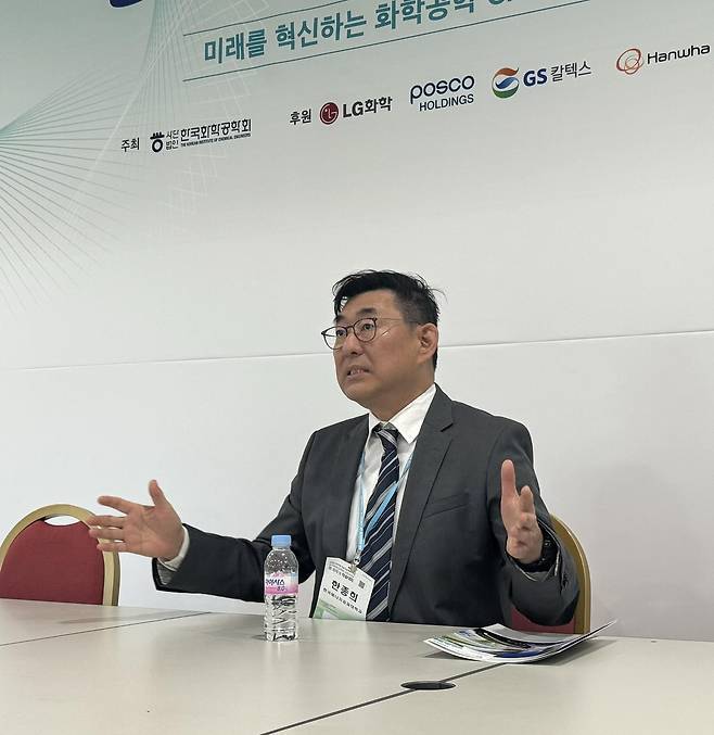 인터뷰하는 한종희 한국에너지공대 교수 [과학기자협회 제공. 재판매 및 DB 금지]