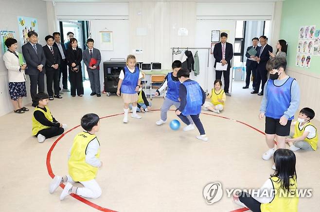 초등학교 체육활동 [연합뉴스 자료사진]