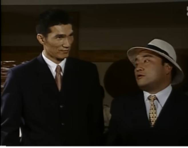 회가 진행될수록 극 흐름에 잘 녹아드는 연기를 보여준 장세진. 〈야인시대〉 유튜브 캡쳐