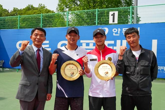 국군체육부대원의 결승에서 박의성(왼쪽에서 2번째)이 김근준을 꺾고 우승했다(사진/김도원 기자)