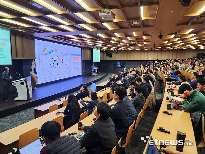 융기원이 최근 서울대 시흥캠퍼스 교육협력동에서 'RE100 및 첨단 환경 모니터링'을 주제로, 융합기술 심포지엄을 성황리에 개최했다.