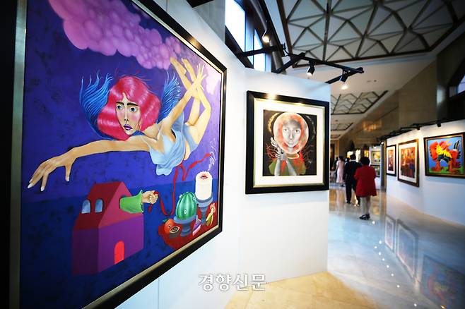 호텔과 리조트 곳곳에 필리핀 예술가들의 작품이 전시돼 있다. 이윤정 기자