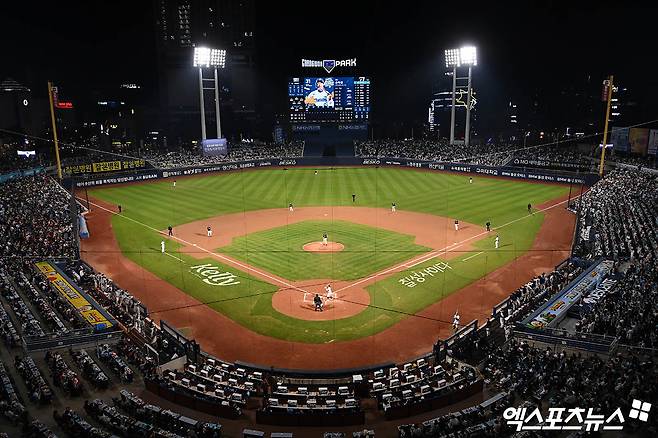 2024 KBO 리그 정규시즌 누적 관중이 4월 27일 200만을 돌파했다. 1982년 프로야구 출범 이후 역대 두 번째로 빠른 속도다. 현재 추세라면 2017년 단일 시즌 최다 관중 840만 688명 이상의 관중 동원도 충분히 기대해볼 수 있는 상황이다. 사진 엑스포츠뉴스 DB