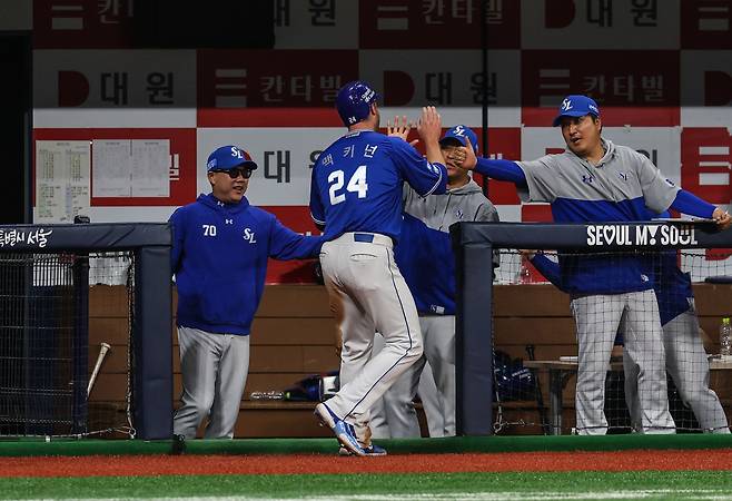 삼성 라이온즈 외국인 타자 데이비드 맥키넌. 27일 서울 고척스카이돔에서 열린 2024 신한 SOL Bank KBO리그 키움 히어로즈와 팀 간 4차전에 4번타자 겸 1루수로 선발출전, 4타수 3안타 1타점 1득점 1볼넷을 기록했다. 시즌 타율을 0.389까지 끌어올리고 리그 타격 부문 단독 1위로 올라섰다. 사진 삼성 라이온즈 제공