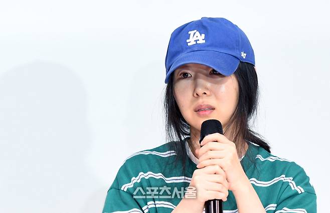 경영권 탈취 시도 의혹을 받고 있는 민희진 어도어 대표가 25일 오후 서울 서초구 한국컨퍼런스센터에서 기자회견을 하고 있다. 2024. 4. 25. 박진업 기자 upandup@sportsseoul.com