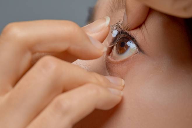 안구성장이 끝나도 근시는 진행하기에 드림렌즈는 성인에게도 효과가 있다. /게티이미지뱅크