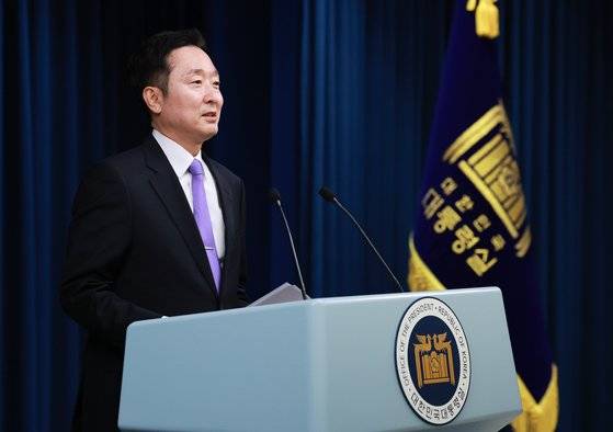 이도운 대통령실 홍보수석이 29일 서울 용산 대통령실 청사에서 이날 열린 윤석열 대통령과 더불어민주당 이재명 대표의 영수회담 관련 브리핑을 하고 있다. 연합뉴스