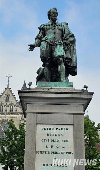 페테르 파울 루벤스(Peter Paulo Rubens)의 동상 