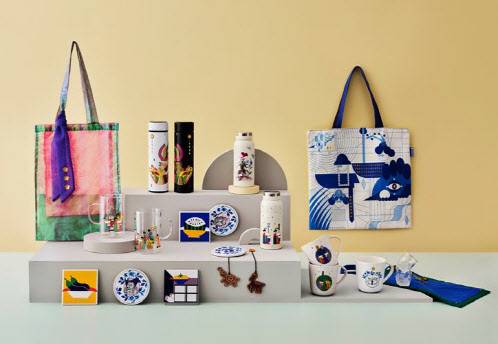 올해 궁중문화축전의 그래픽 요소를 활용한 새 굿즈. 한국문화재재단