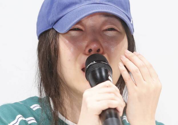 하이브 소속 레이블 어도어 민희진 대표가 지난 25일 하이브 경영권 탈취 시도와 관련한 배임 의혹에 긴급기자회견을 갖는 모습/사진=뉴스1