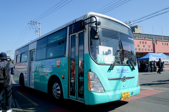 애월읍 수산리와 서귀포 남원읍 태흥리에서 시범 운행되고 있는 옵서버스의 모습. 제주도 제공