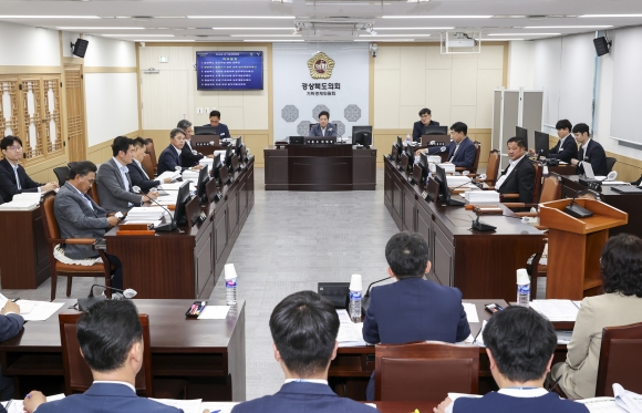 경북도의회 기획경제위원회(위원장 이춘우) 회의 전경. 경북도의회 제공