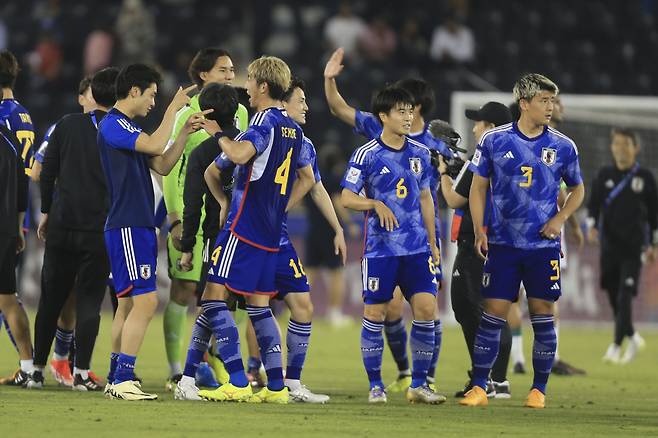 일본 축구가 파리행 티켓을 거머쥐었다. 8회 연속 올림픽 진출에 성공했다. 일본 U-23 대표팀은 30일(한국시각) 카타르 도하의 자심 빈 하마드 스타디움에서 열린 이라크와의 2024년 아시아축구연맹(AFC) U-23 아시안컵 4강전에서 2대0 완승을 거뒀다. 결승에 진출한 일본은 파리올림픽 진출에 성공했다. 파리올림픽 예선을 겸한 이번 대회는 3위까지 본선에 직행한다. 4위는 아프리카 예선 4위 팀은 기니와 대륙간 플레이오프를 치른다. 일본은 이번 파리올림픽 출전으로 8회 연속 본선행을 이뤄냈다. 일본은 1996년 애틀랜타 대회부터 파리까지 한차례도 빠지지 않고 올림픽 본선에 나섰다. <저작권자(c) 연합뉴스, 무단 전재-재배포, AI 학습 및 활용 금지>