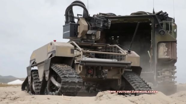 미국이 영국과의 합동 군사 훈련에서 원격 제어 로봇을 사용했다. (사진=Daily Military Defense Videos 유튜브 캡쳐)