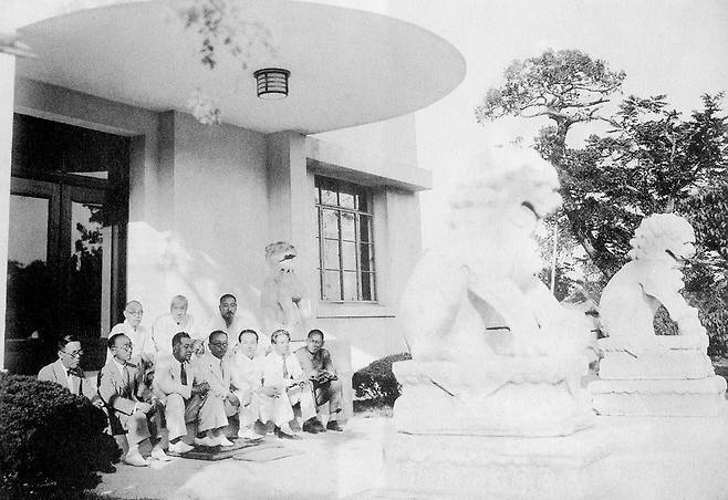 1938년 보화각 개관 기념 사진. /간송미술문화재단