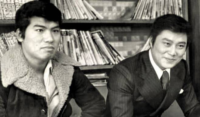 1970년대 라이벌 가수로 꼽힌 나훈아(왼쪽)와 남진. /조선DB