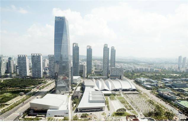 오는 10월 계단 오르기 대회가 열리는 인천 송도국제도시 포스코타워 송도 전경.