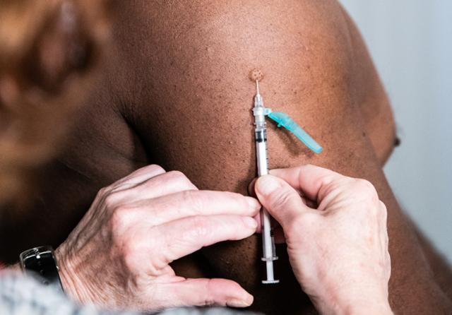 엠폭스 예방에 투입한 3세대 두창 백신 진네오스 접종 모습. 미국 질병통제예방센터(CDC)