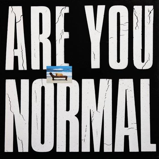 힙노시스가 작업한 '10cc'의 음반 'Look Hear?' 커버. 하와이까지 가서 찍어온, 정신과 진료실 의자에 앉은 양 사진이 우표만 한 크기로 축소돼 들어갔다. 사진 티캐스트