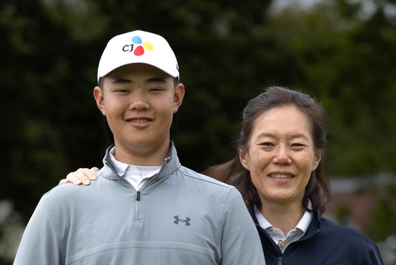 크리스 김과 LPGA 투어에서 뛰었던 어머니 서지현 씨. 사진 CJ