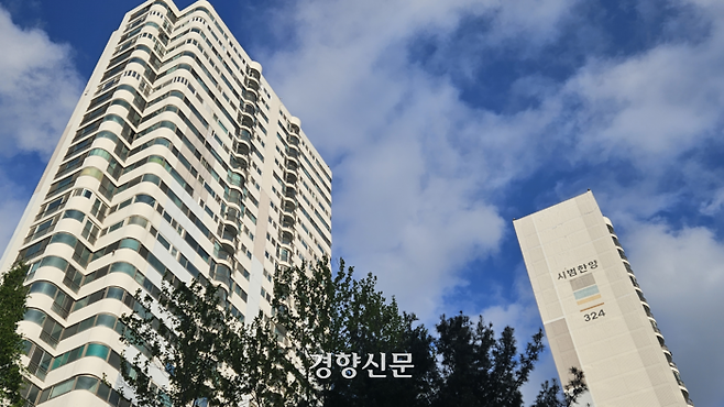 인근 3개단지와 함께 통합재건축을 추진하고 있는 경기도 성남시 분당구 서현동의 시범한양아파트 전경. 심윤지 기자