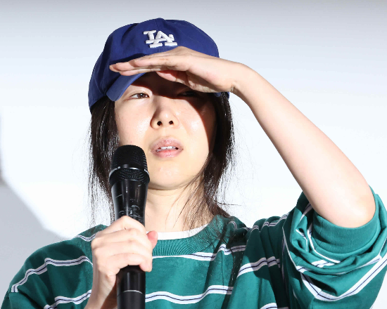 법원이 30일 오후 하이브 임시 주주총회 소집 허가 관련 심문을 진행한다. 사진은 지난 25일 오후 서울 서초구 한국컨퍼런스센터에서 열린 민희진 어도어 대표의 기자회견 모습.