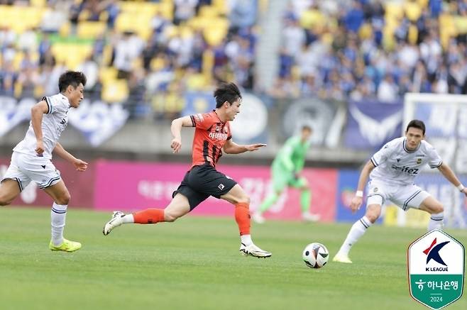 양민혁(사진 가운데). 사진=한국프로축구연맹