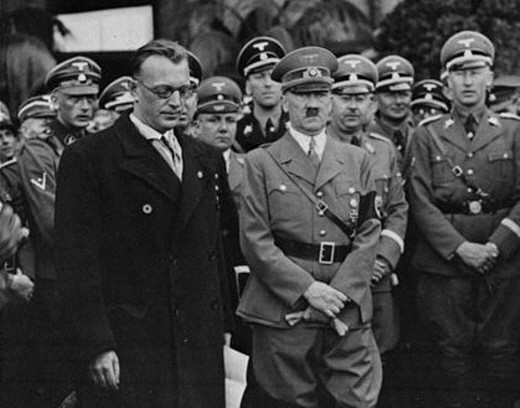 아돌프 히틀러(가운데). /사진=독일 연방 공문서관
