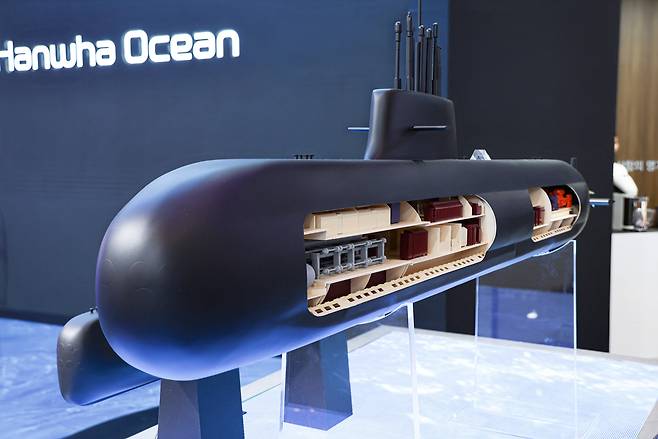 한화오션이 건조 중인 장보고-III 배치-II 잠수함 모형. [한화오션 제공]
