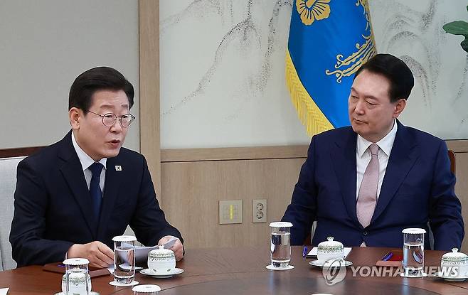 尹대통령-이재명 첫 회담…李, 채상병특검·이태원특별법 요구
