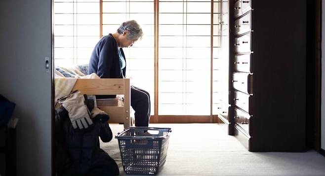 일본 가족 대행 서비스 제공 업체 LMN에 지난달 100건이 넘는 의뢰가 접수됐다. 가족 대행이란 노쇠한 부모의 입원과 간병, 장례 절차까지 대신 밟아주는 서비스를 말한다./FNN(후지뉴스네트워크)