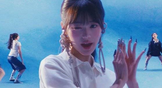 걸그룹 아이브(IVE)의 신곡 ‘해야’(HEYA) 뮤직비디오. 뮤비 캡처