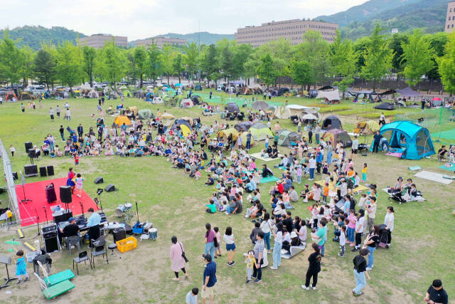 The audience enjoys a concert during "Healing Campnic Day," last year's version of the "Gwacheon Jazz Picnic," May 13, 2023. (Gwacheon City)