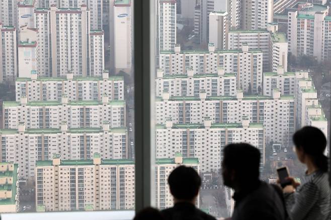 올해 공동주택 공시가격 상향 의견을 제출한 비중이 전체의 80%를 넘은 것으로 조사됐다. 사진은 서울시내 한 아파트 밀집 지역. /사진=뉴시스